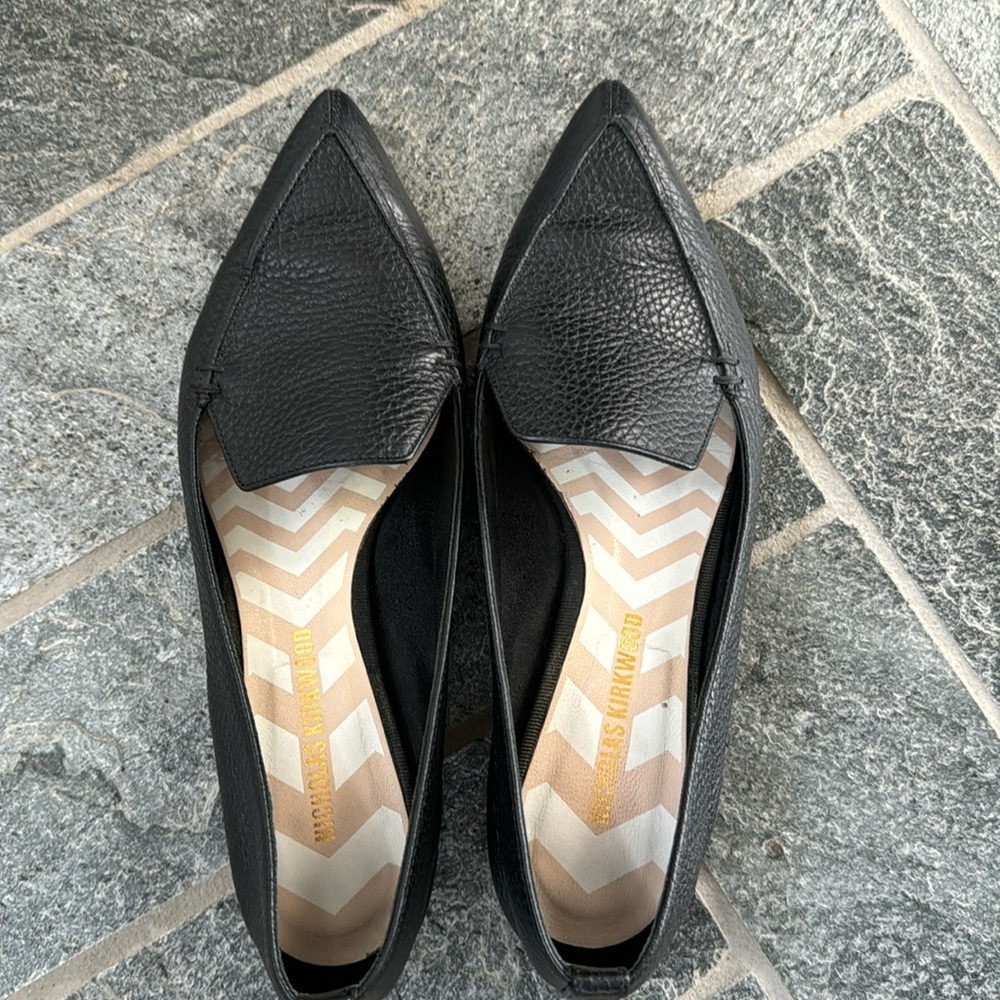 Class flats in black. Good condition size 7.